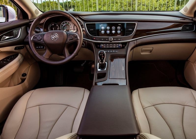 Buick LaCrosse kokpit ve gösterge paneli