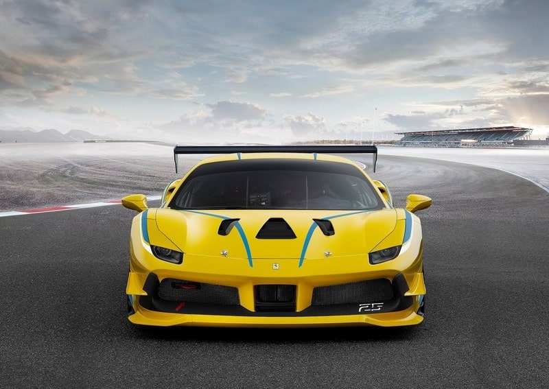 488 Challenge arka üç çeyrek görünüm