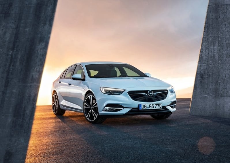 Opel Insignia Grand Sport yan görünüm