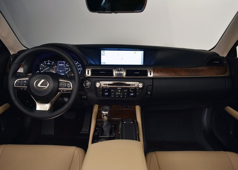 Lexus GS gösterge paneli ve ön konsol