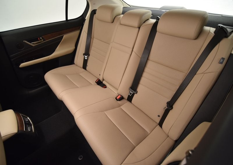 Lexus GS kabin ve koltuk görünümü