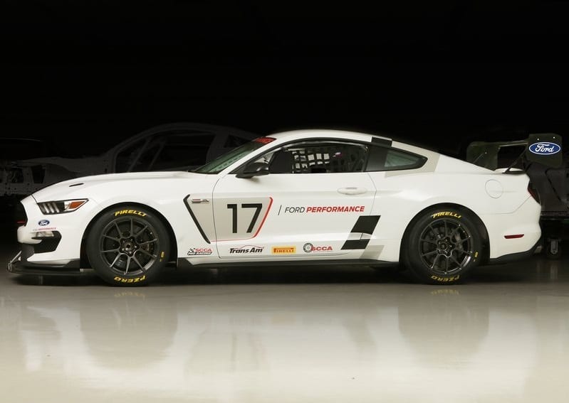 Mustang Shelby FP350S yarış otomobili görünümü