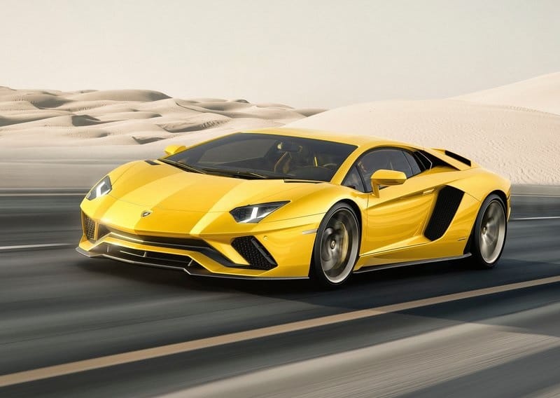 2018 Lamborghini Aventador S ön üç çeyrek görünümü