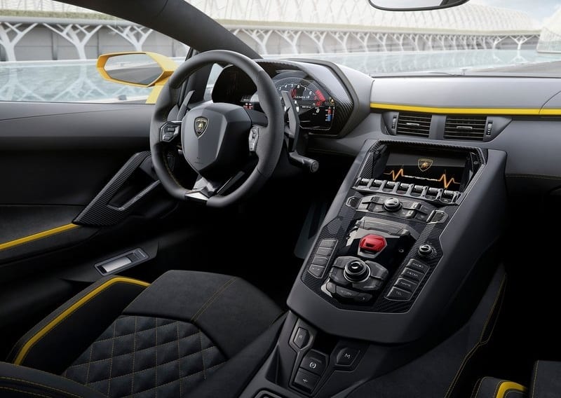 Lamborghini Aventador S iç mekan görünümü