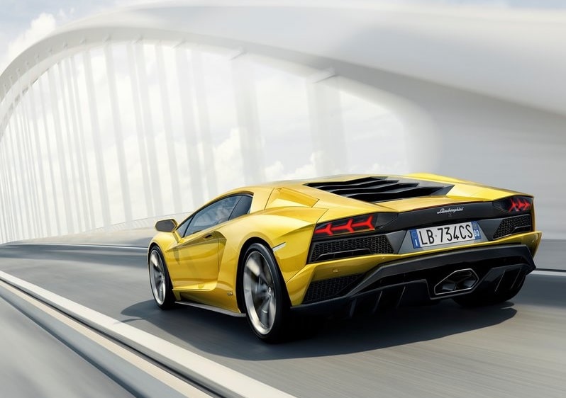 Lamborghini Aventador S ön tasarımı