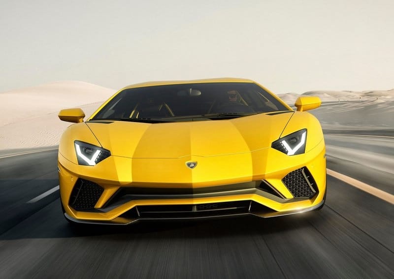 Lamborghini Aventador S yan profili