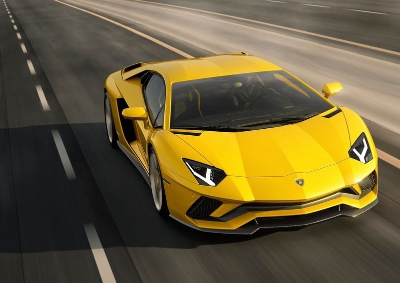 Lamborghini Aventador S arka üç çeyrek görünümü