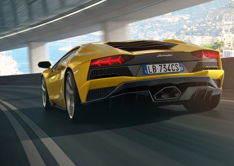 Lamborghini Aventador S arka tasarımı
