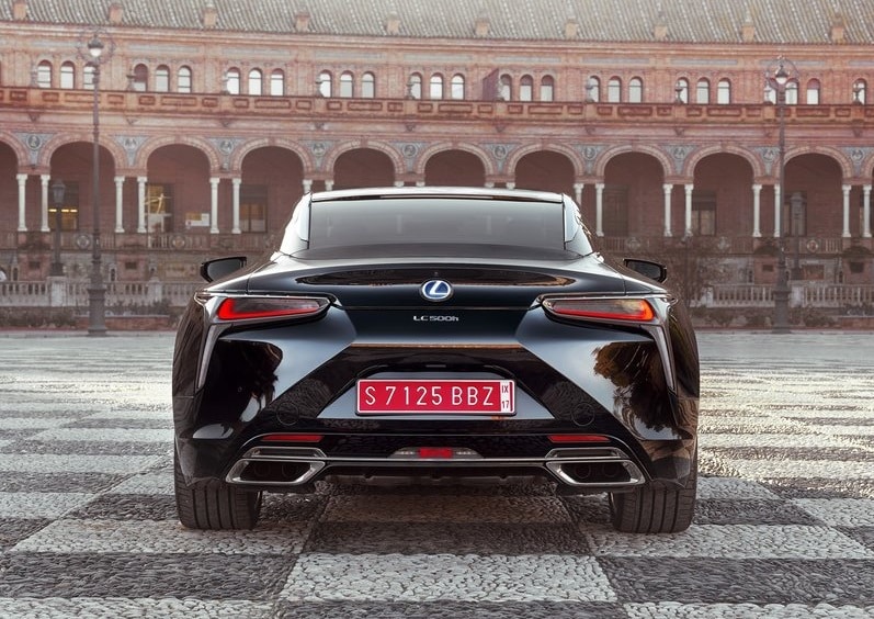 Lexus LC 500h ön koltuklar