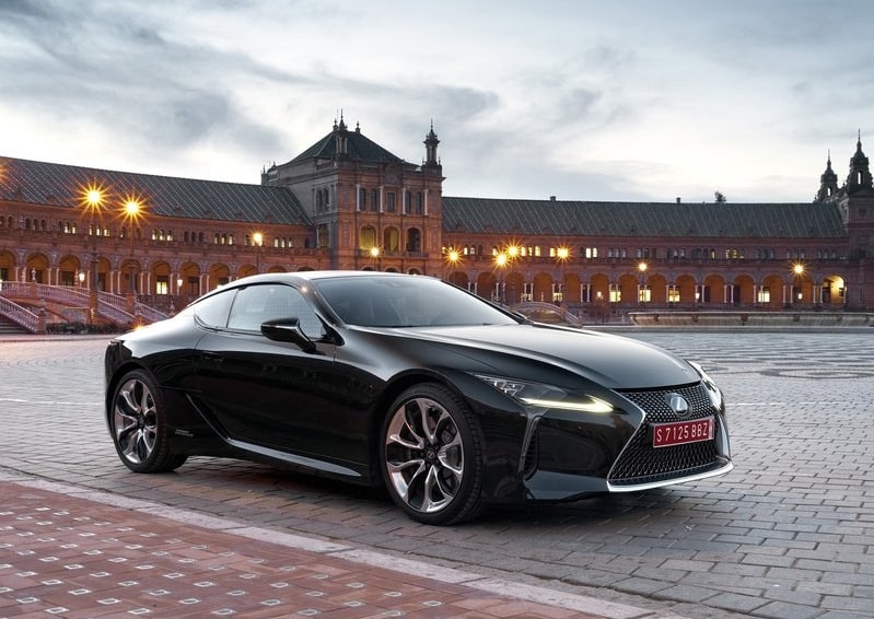 Lexus LC 500h ön far ve ızgara