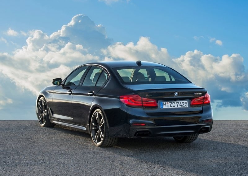 M550i xDrive arka ve yan tasarım görünümü