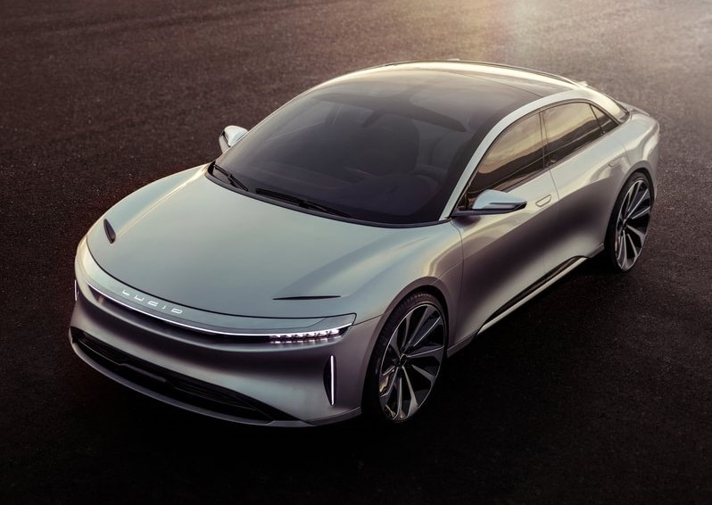 Lucid Air elektrikli sedan ön üç çeyrek görünümü