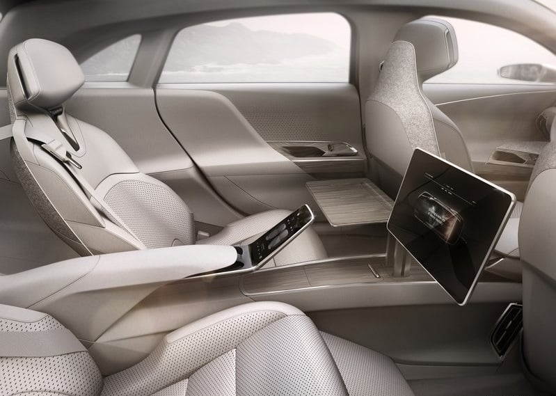 Lucid Air arka koltuk ve yolcu ekranı