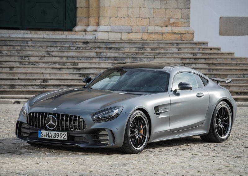 Mercedes-AMG GT R ön ızgara ve far tasarımı