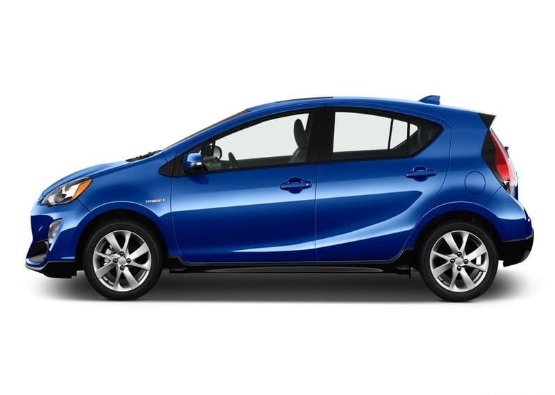 2017 Toyota Prius C ön üç çeyrek görünümü