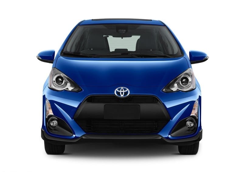 Toyota Prius C arka üç çeyrek görünümü
