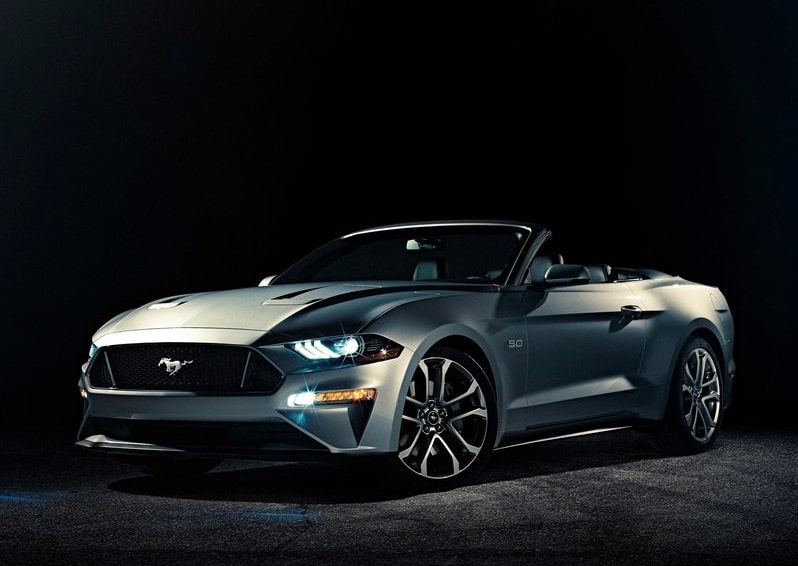 2018 Ford Mustang GT Cabrio önden üç çeyrek görünüm