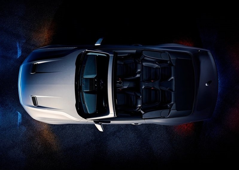 Ford Mustang GT Cabrio üstten açık tavan ve dört kişilik kabin