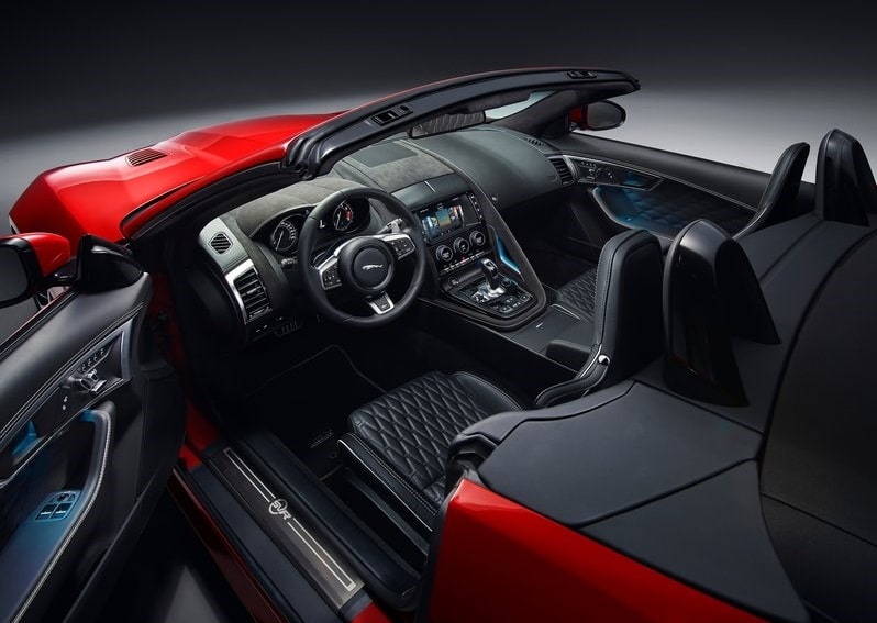Jaguar F-TYPE SVR Convertible kokpit ve orta konsol