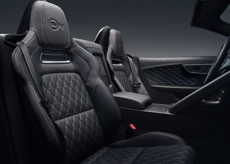 Jaguar F-TYPE SVR Convertible performans koltukları