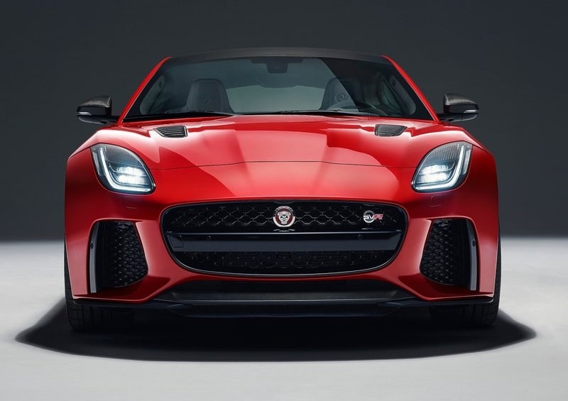 Jaguar F-TYPE SVR ön görünüm ve LED farlar