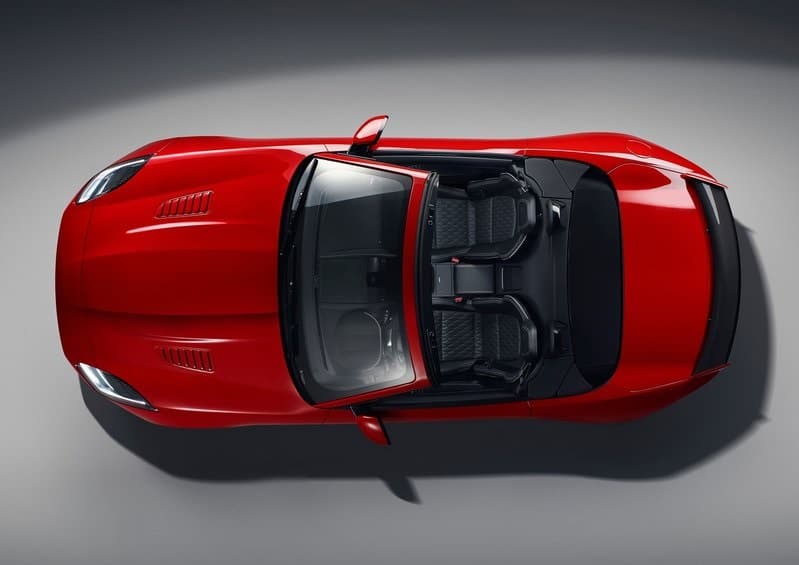 Jaguar F-TYPE SVR Convertible üstten görünüm