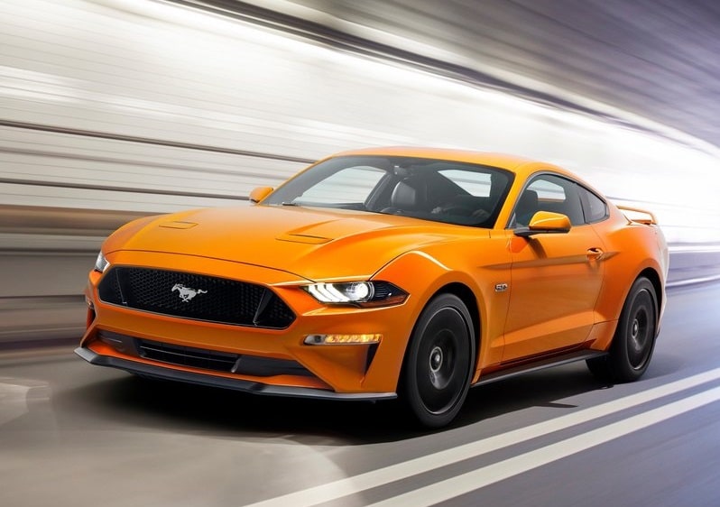 2018 Ford Mustang GT önden üç çeyrek görünüm