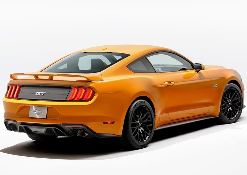 Ford Mustang GT ön bölüm ve far tasarımı