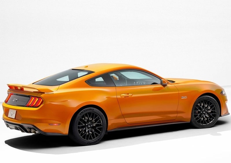 Ford Mustang GT arka üç çeyrek görünüm