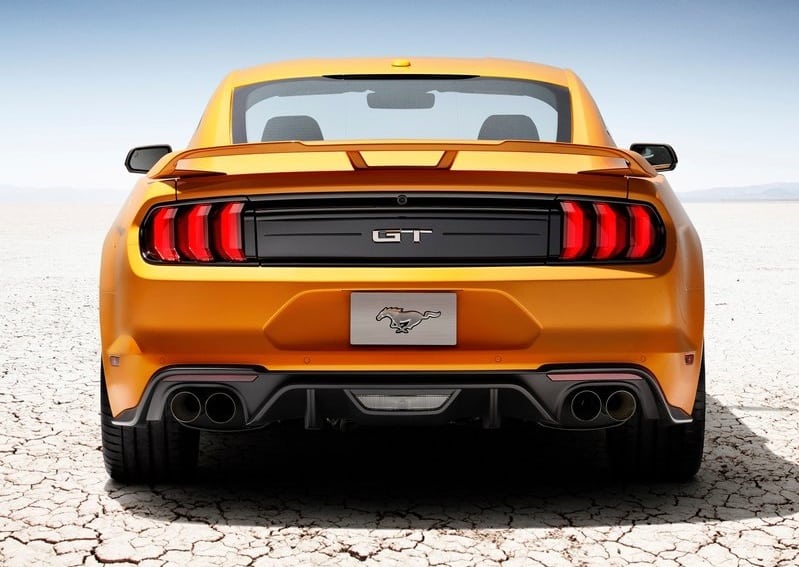 Ford Mustang GT ön ve yan gövde görünümü