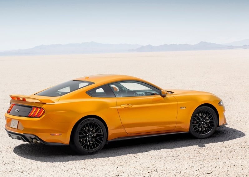 Ford Mustang GT arka üç çeyrek açı