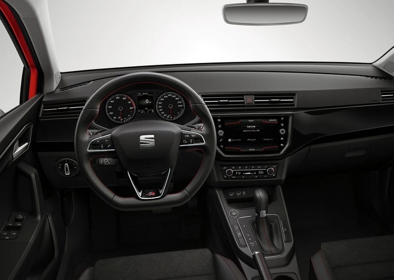 SEAT Ibiza FR gösterge paneli ve orta konsolu
