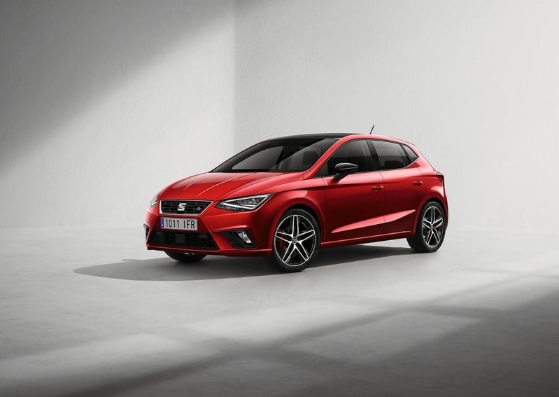 SEAT Ibiza FR ön ve yan görünümü