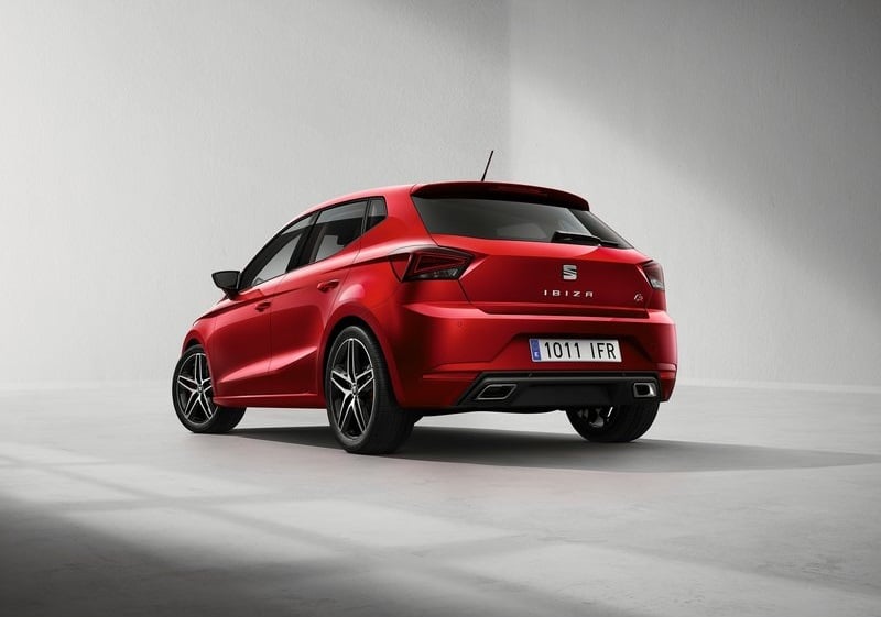 SEAT Ibiza FR arka üç çeyrek görünümü