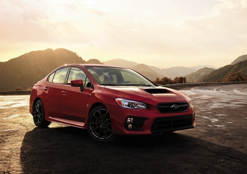 Subaru WRX ön ve yan gövde görünümü
