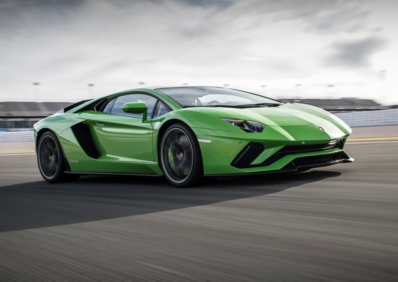 Lamborghini Aventador S arka üç çeyrek görünüm