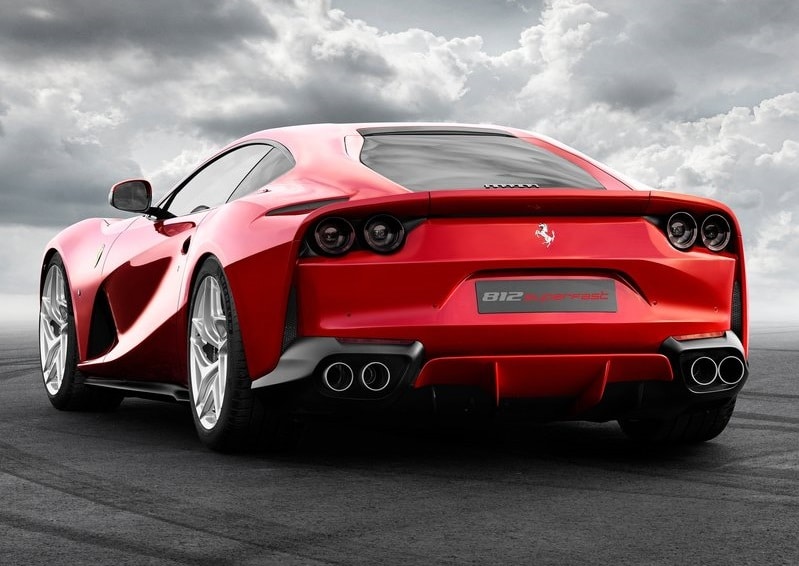 812 Superfast gövde çizgileri