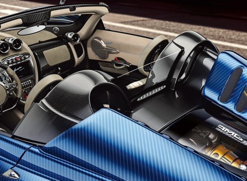 Huayra Roadster kabin malzemeleri ve koltuklar