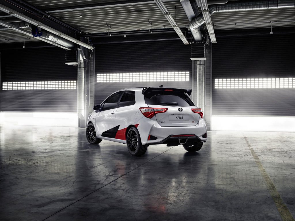 Yaris GRMN arka üç çeyrek görünüm