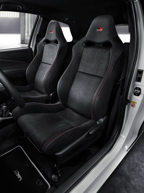 Yaris GRMN iç mekan ayrıntıları