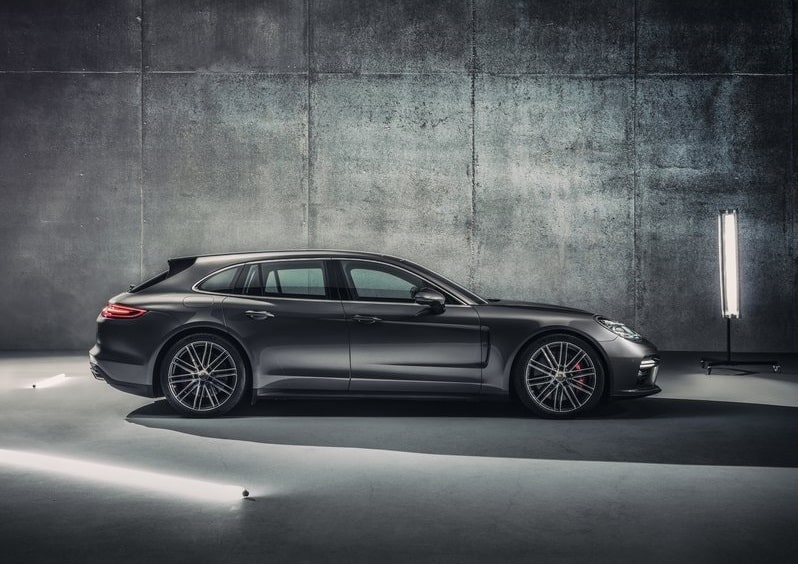 Panamera Sport Turismo arka üç çeyrek görünüm