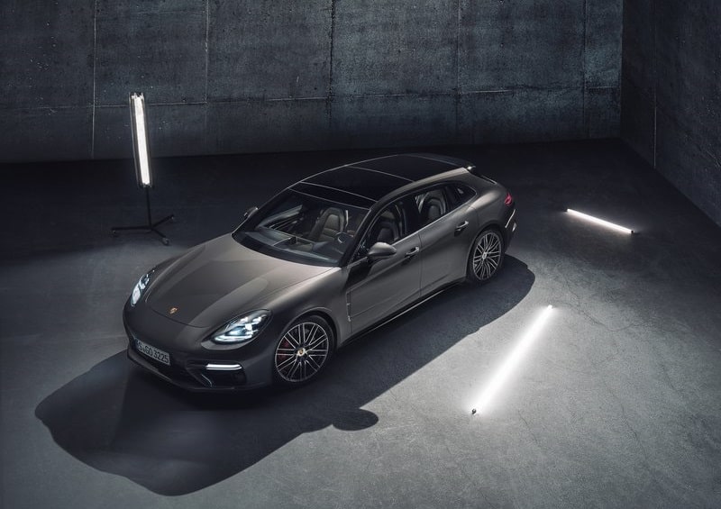 Panamera Sport Turismo arka tasarım ve tavan spoyleri