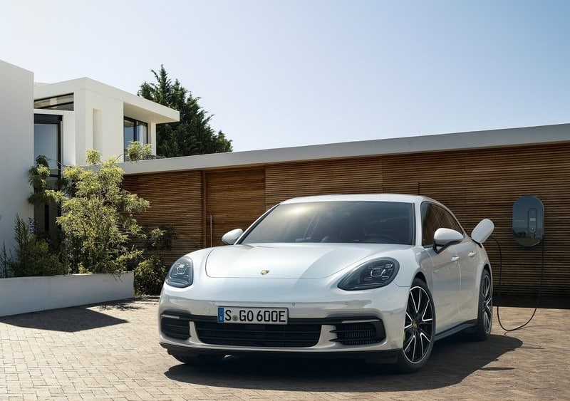 Panamera Sport Turismo geniş bagaj kapağı