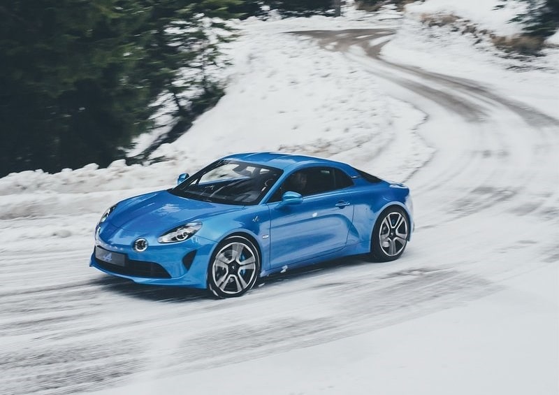 Alpine A110 hafif spor coupe görünümü