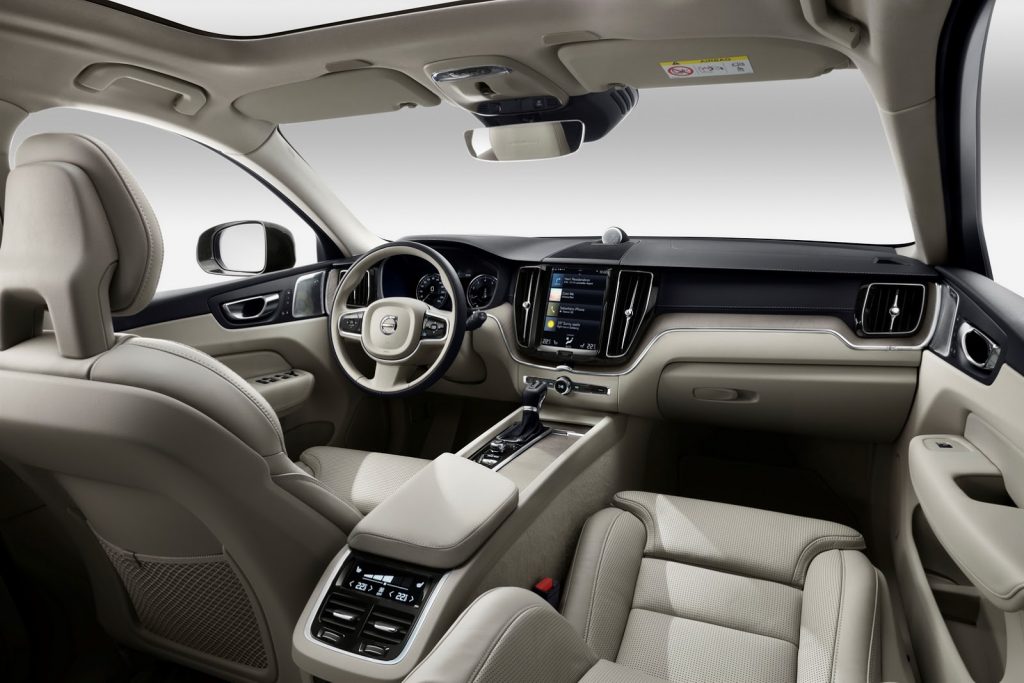 Volvo XC60 gösterge ve iç mekan ayrıntıları