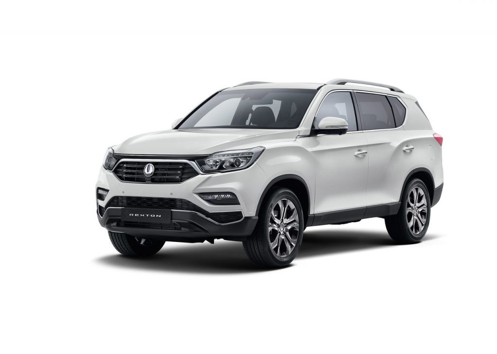 SsangYong Rexton ön üç çeyrek görünümü