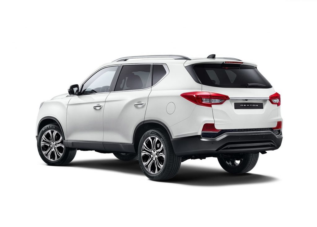 Rexton arka üç çeyrek görünümü