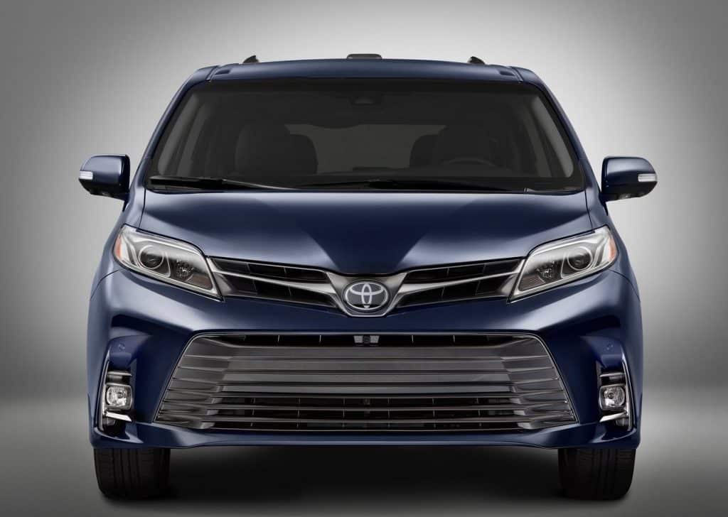 Toyota Sienna iç mekan ve üç sıralı kabin