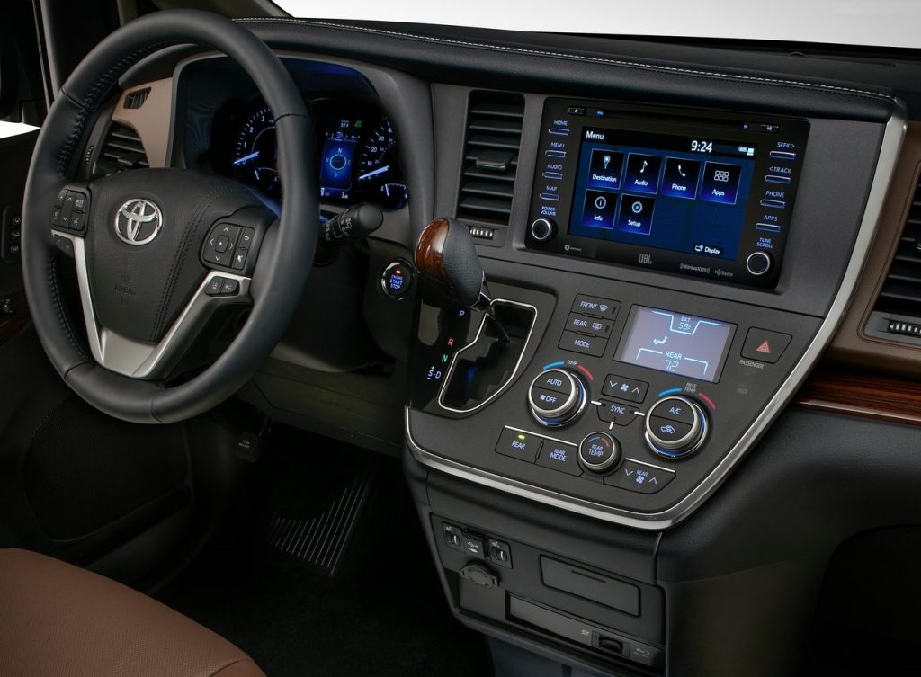 Toyota Sienna arka bölüm ve MPV gövde yapısı