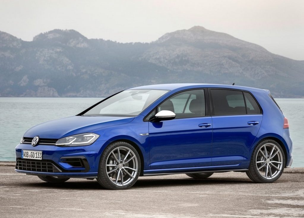 Volkswagen Golf R mavi gövde yan ön görünüm